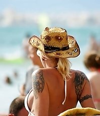 Seducing butts in bikini for cam guy